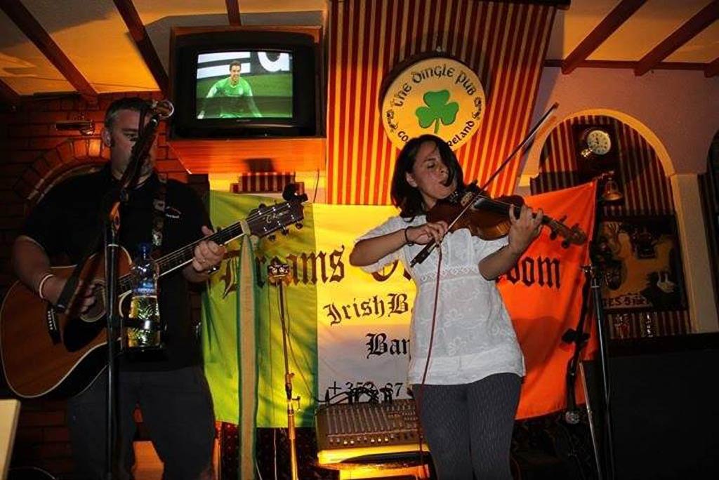 Giliann Gonzalez Irish fiddle player