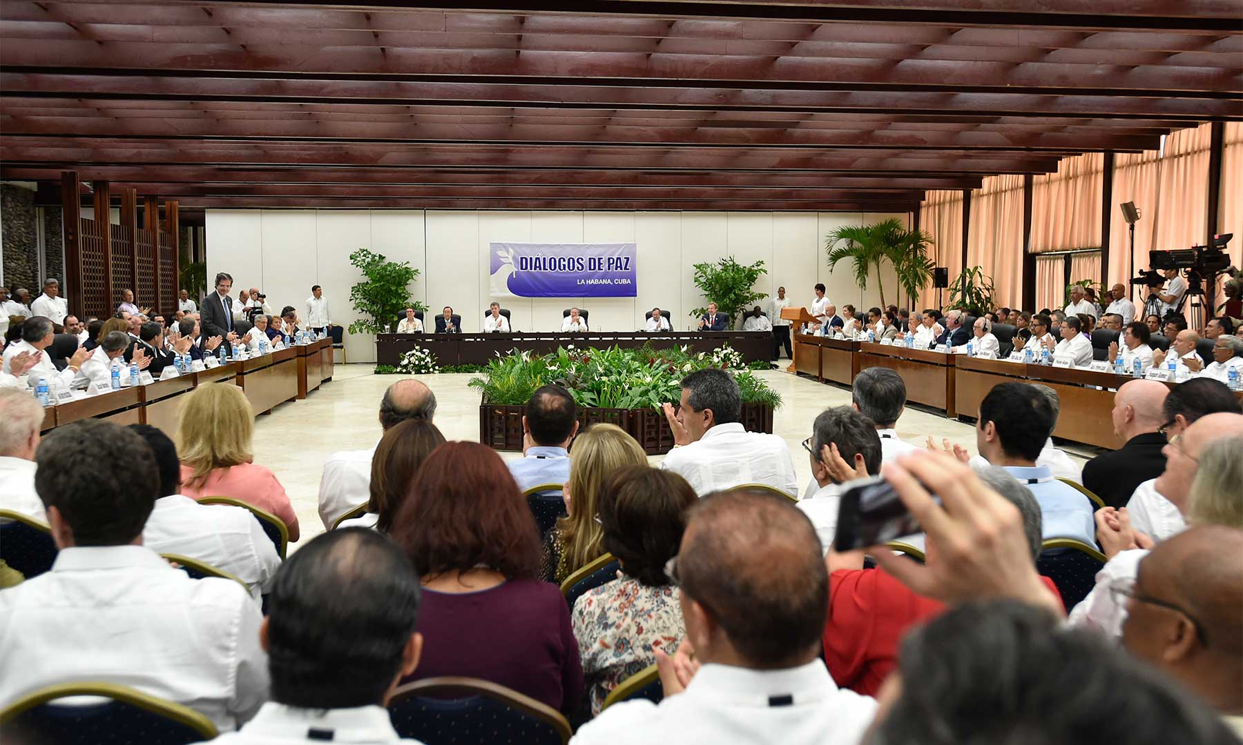 En el Salón de protocolo de El Laguito avanza el evento de la firma del acuerdo para el cese al fuego y de hostilidades bilateral y definitivo y la dejación de armas, entre el Gobierno y las Farc.