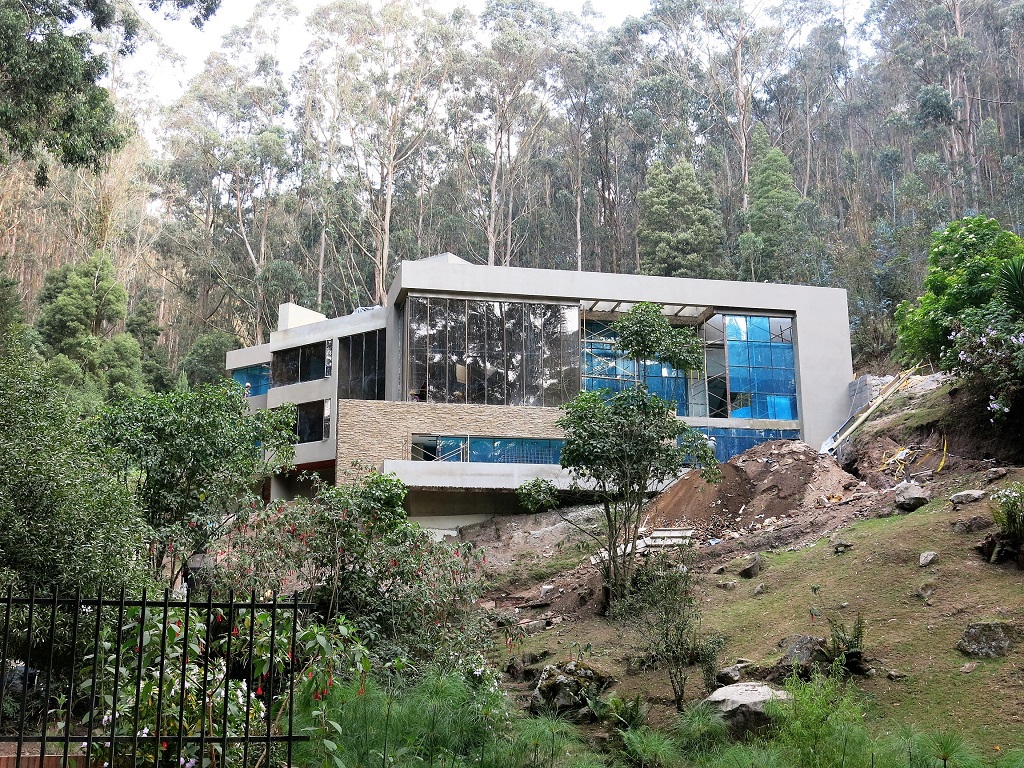 Mansions built in the heart of the Forest Reserve have been given demolition orders. Photo. Amigos de la Montaña