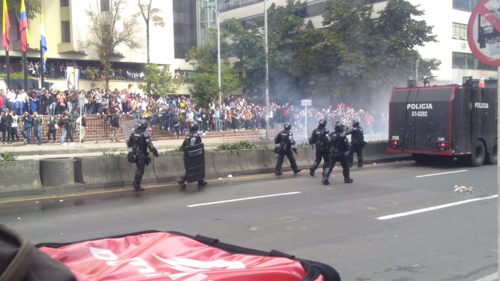 Protests: ESMAD police arrive at Javeriana university. 