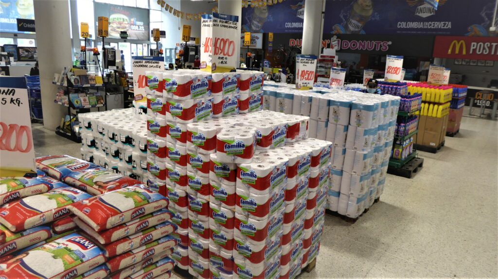No toilet roll shortage here. For now at least, in Bogotá, large supermarkets remain well stocked one week into the lockdown as cargo and goods companies keep running.