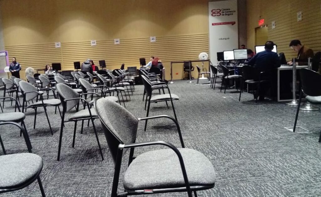 The Cámara de Comercio in Bogotá was almost empty on Monday and adopted a social distancing measure by setting all chairs 1 metre apart.