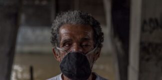 Marco Aguirre, one of Medellín's homeless, in a face mask