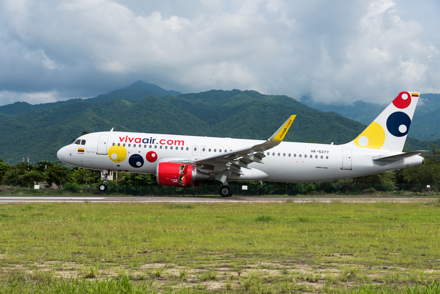 Airline Viva Air announces Medellín as new hub, expands flight