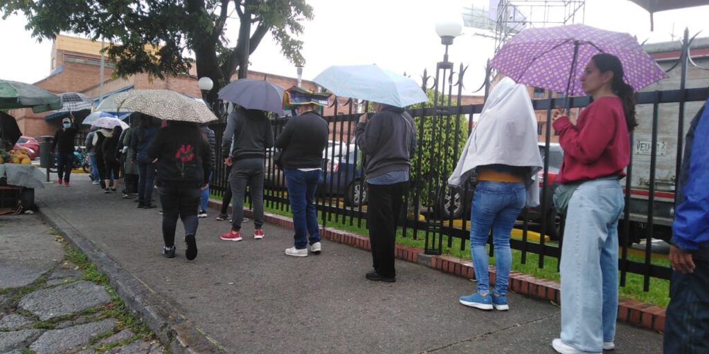 Colombia elections: People queuing up in the rain from early in the morning to vote for the Presidential elections. 