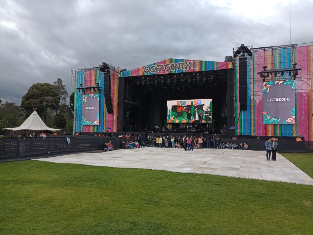 Foto of the Cotopaxi stage in 2022 to promote Festival Cordillera 2023