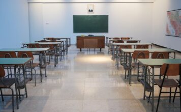 An empty classroom sums up Colombia's educational system. Photo by Ivan Aleksic on Unsplash.
