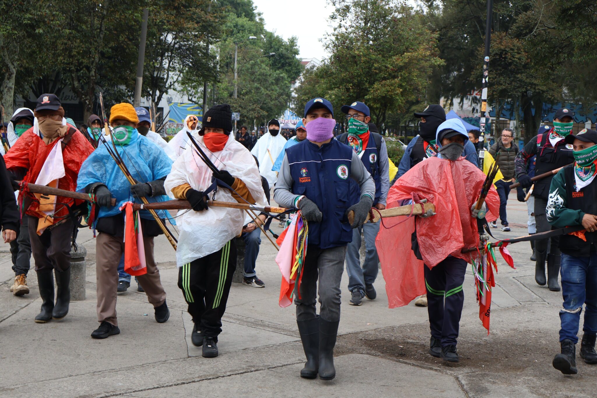 Protesters attack Bogotá US embassy with bows and arrows