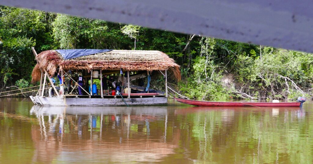 Illegal gold mining barge in Guainia. In many parts of Colombia, control of illicit economies have proved more tempting for the armed groups than the peace process. Photo: S. Hide.