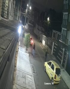 Moment of terror; two attackers approach the taxi of Diana Ospina.