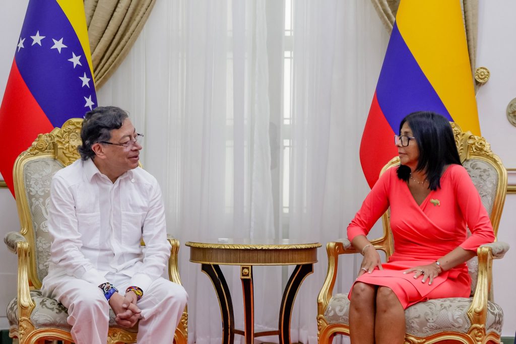 Venezuela contradice las afirmaciones de cooperación de Colombia sobre ataques militares cerca de la frontera